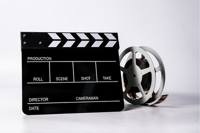 光影藝術(shù)的基石 影視膠片、道具與攝影在節(jié)目制作中的融合